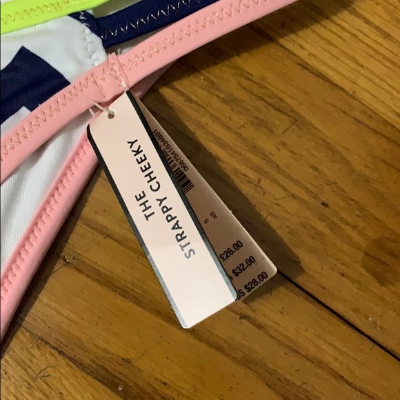 Victoria's Secret cheeky bathing suit bottom - Picture 3 of 4